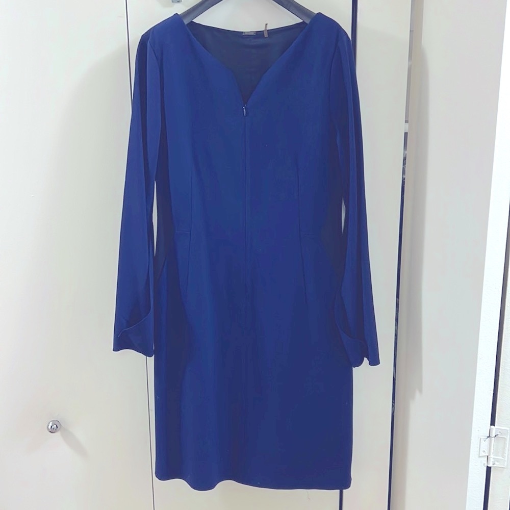 Elie Tahari navy and black long sleeved dress